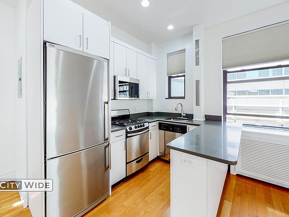 5th image of 140 E 46th St APT 11F