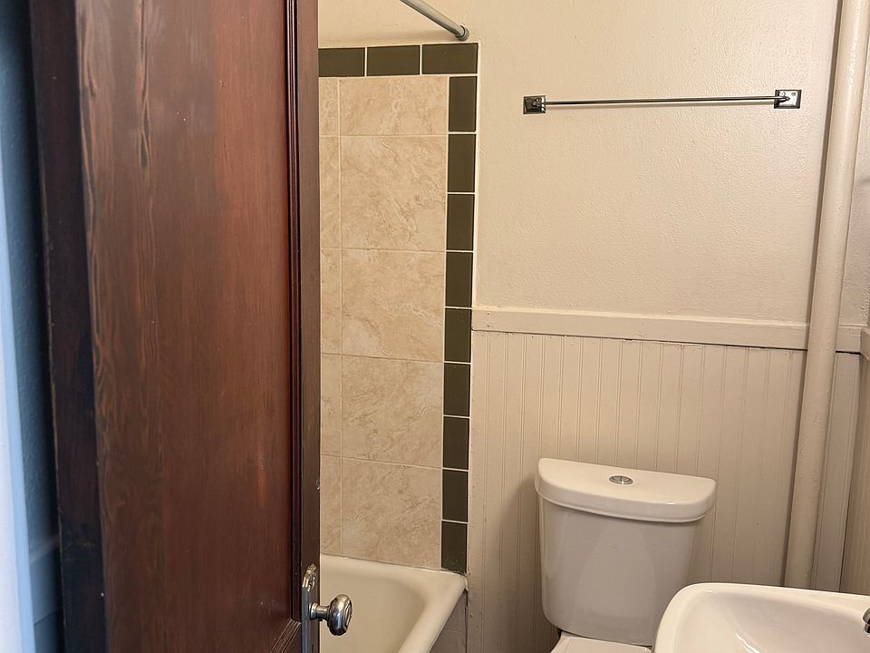 2nd image of 910 Greenwood Ave #14