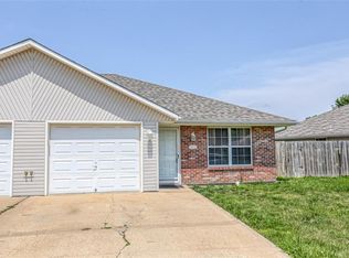 1412 SW Blue Branch Dr, Grain Valley, MO 64029