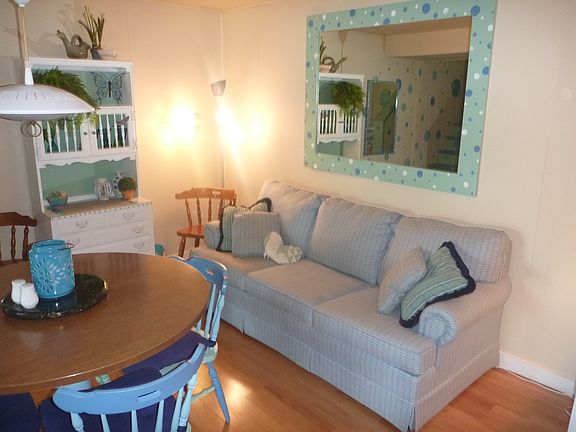 1st hidabed and dining area