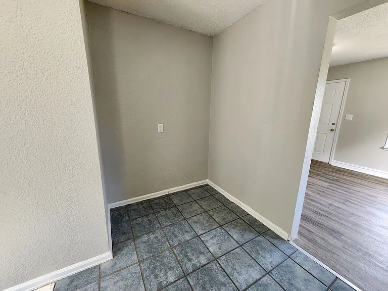939 S Fort Ave — Photo 16