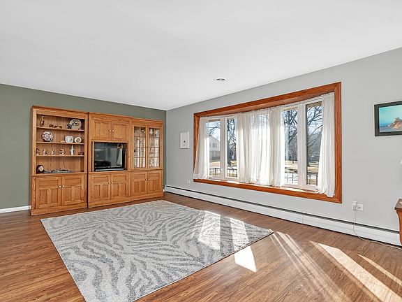 3rd image of 12926 S Oak Park Ave