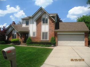 226 Slade Ct, Rochester Hills, MI 48307