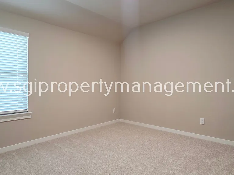 913 London Town Ln — Photo 21