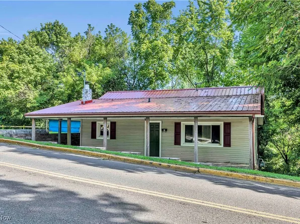 211 Canal St E, Navarre, OH 44662
