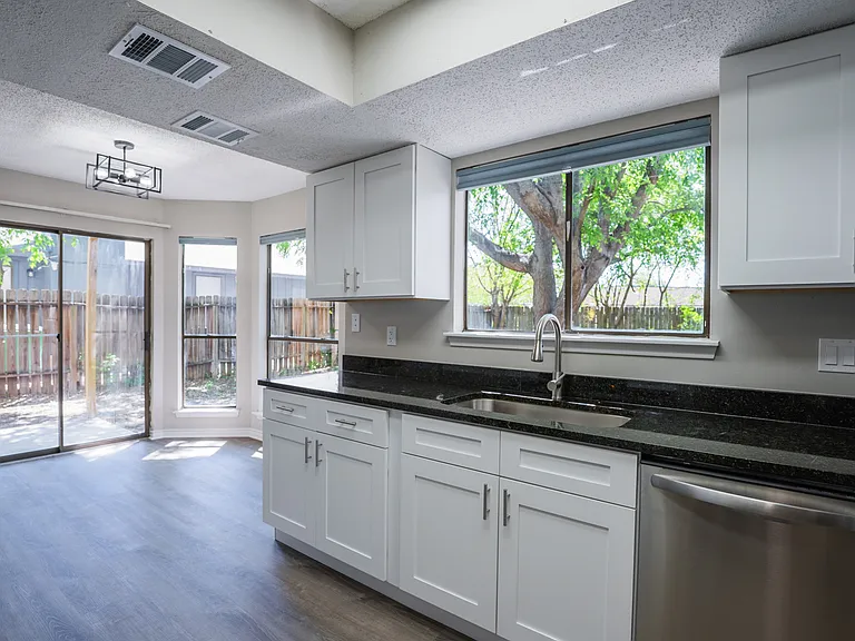 9914 Ardash Ln — Photo 11