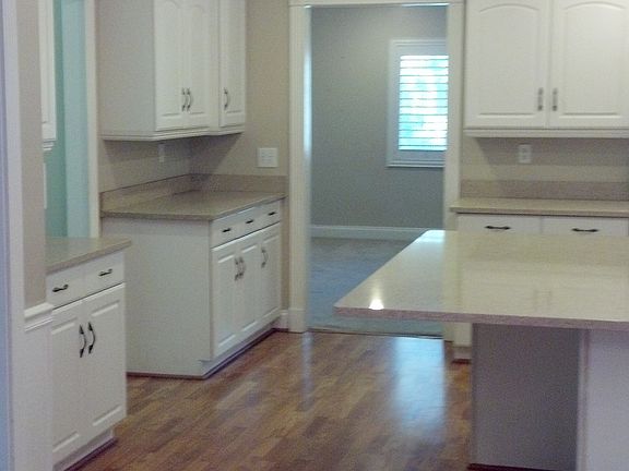 Huge Kitchen/ Silesstone countertops