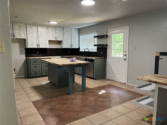 3rd image of 503 Bond St