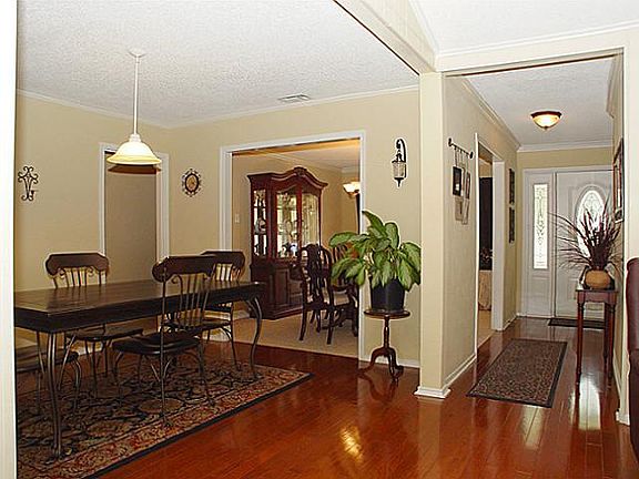 3rd image of 1817 Santa Anna Dr