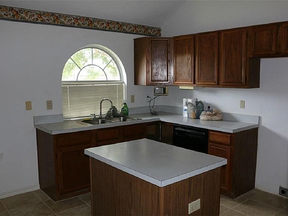 4th image of 4658 Essex Dr