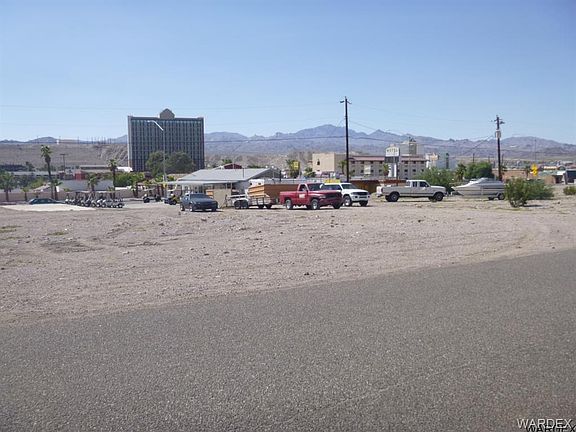3rd image of 275 Lee Ave