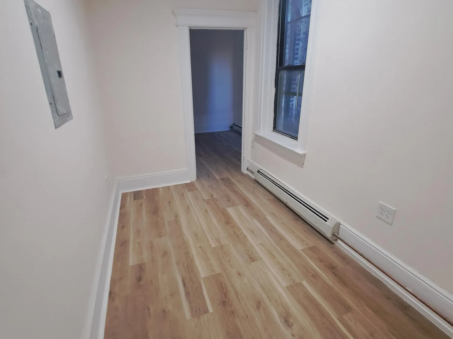 3 bed, 900 sqft, $2,200 — Photo 3
