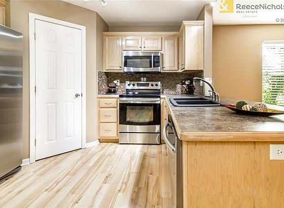 Large pantry means you're never at a loss for kitchen storage.