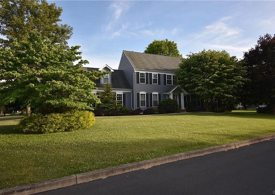 1st image of 40 Clarendon Dr