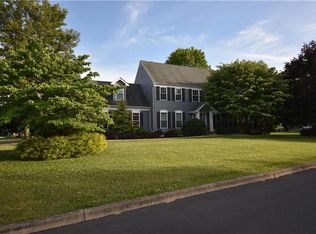 40 Clarendon Dr, Easton, PA 18040