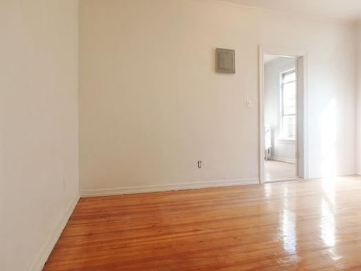 3rd image of 3115 34th St APT 1B