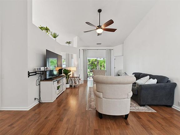 4th image of 4327 Murfield Dr E