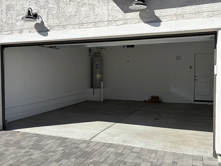 28114 N 28th Ln — Photo 3