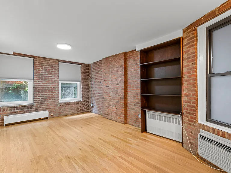 15 Jones St #1B — Photo 4