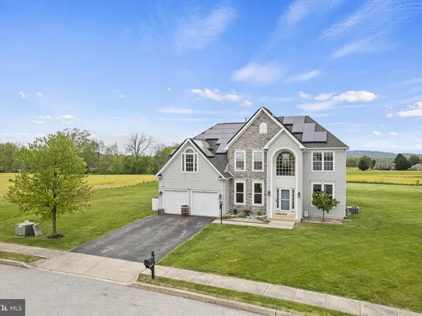 2633 Victorian Dr, Dover, PA 17315