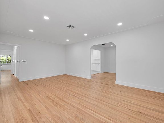 3rd image of 1540 Sarria Ave