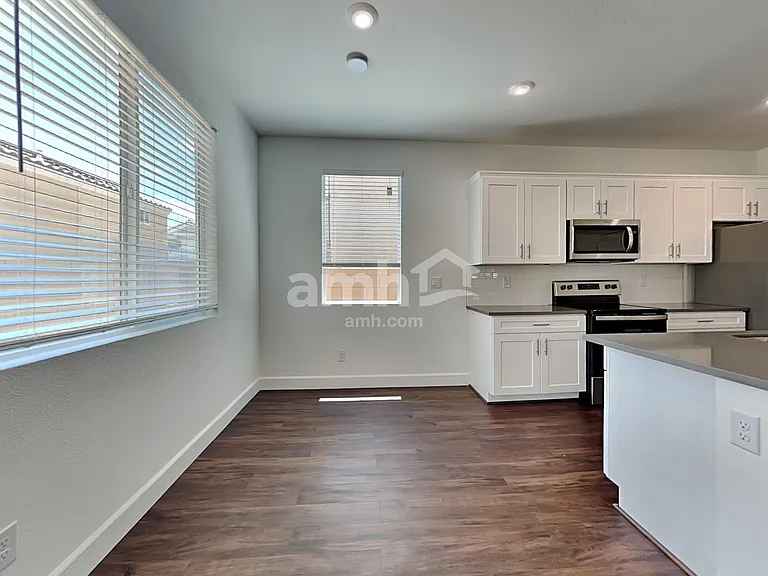 4828 Blushing Star St — Photo 5