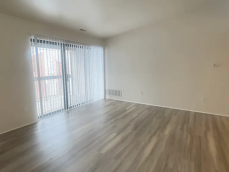 Park Lane Apartments — Photo 37