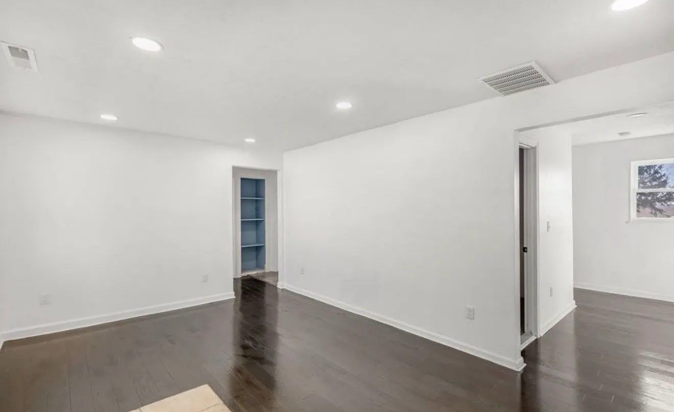 3 bed, 1.5 bath, 1680 sqft, $1,800 — Photo 3