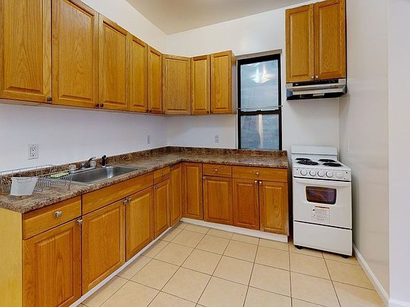 3rd image of 181 Bleecker St #3A