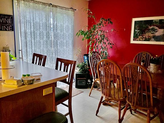 4th image of 835 Northfield Ct