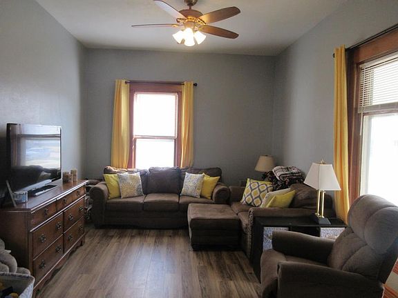 4th image of 814 N B St
