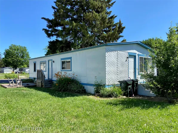 25 Canary Hill Dr, Orion, MI 48359