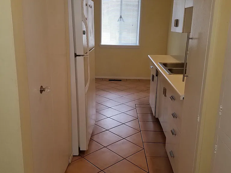 903 E Laird Ave — Photo 7