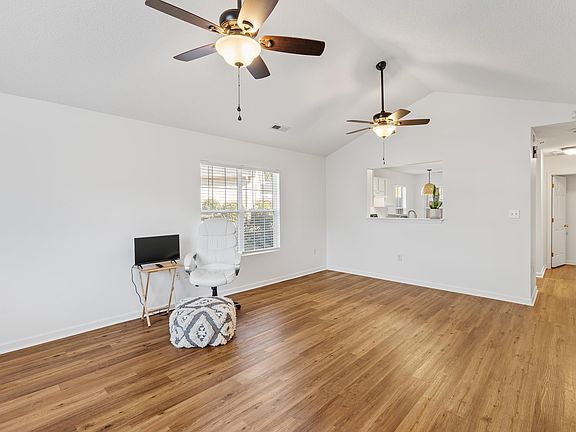 2nd image of 212 Woodruff Park Ln