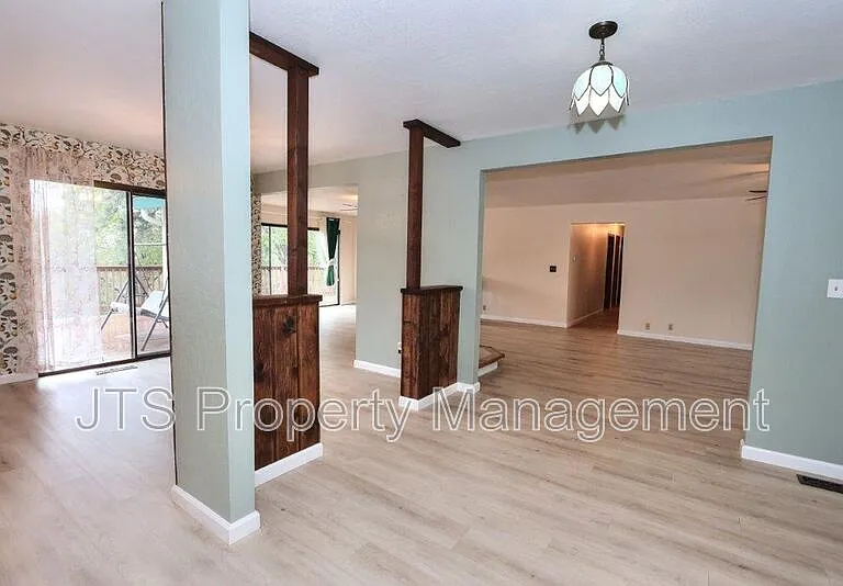 2812 Centennial Ct — Photo 14