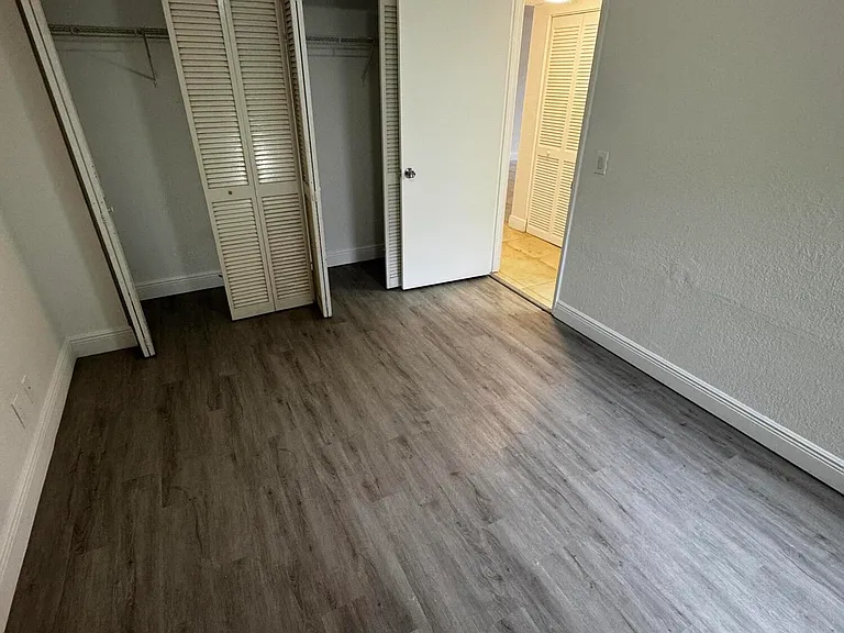 1525 Lake Crystal Dr #C — Photo 15