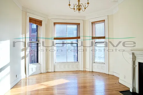 206 Commonwealth Ave Photo 1