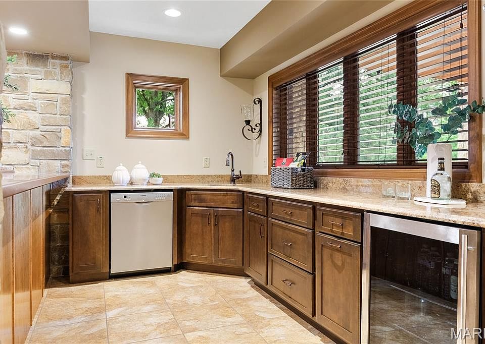 76th image of 1015 Claymark Dr