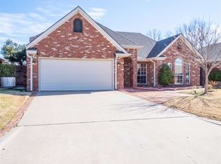 611 NW Waterford Dr, Lawton, OK 73505