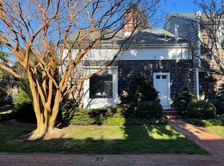 570 Hampton Rd APT 13, Southampton, NY 11968