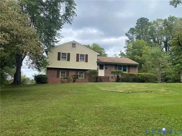 204 Courthouse Rd, Blackstone, VA 23824