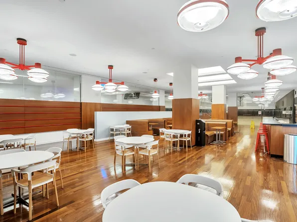 60 Riverside Boulevard image 16 of 20