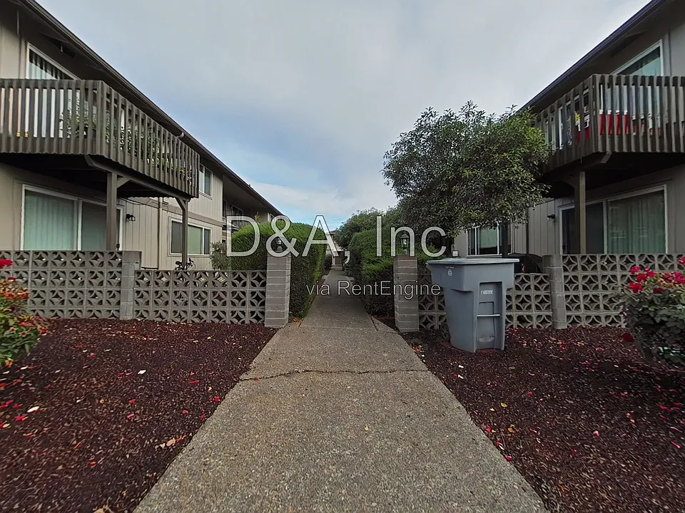 2201 NW Grant Ave #7