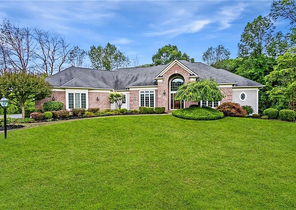 1st image of 22 Mill Neck Ln