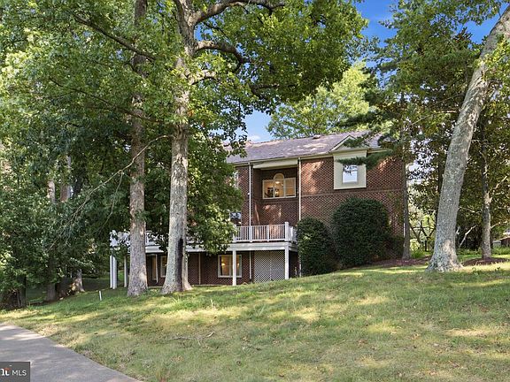 3rd image of 7809 Fox Gate Ct