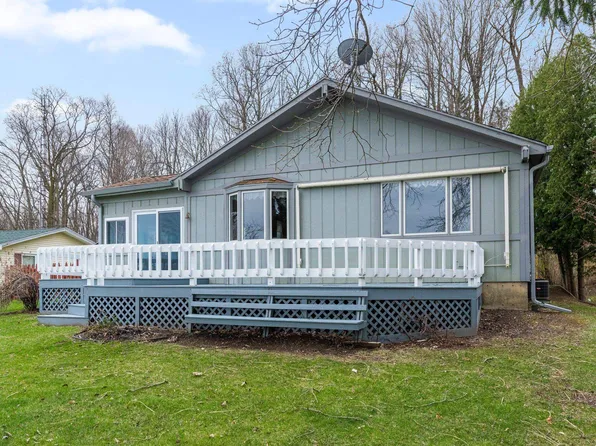 640 Lane 201 McClish Lk, Hudson, IN 46747