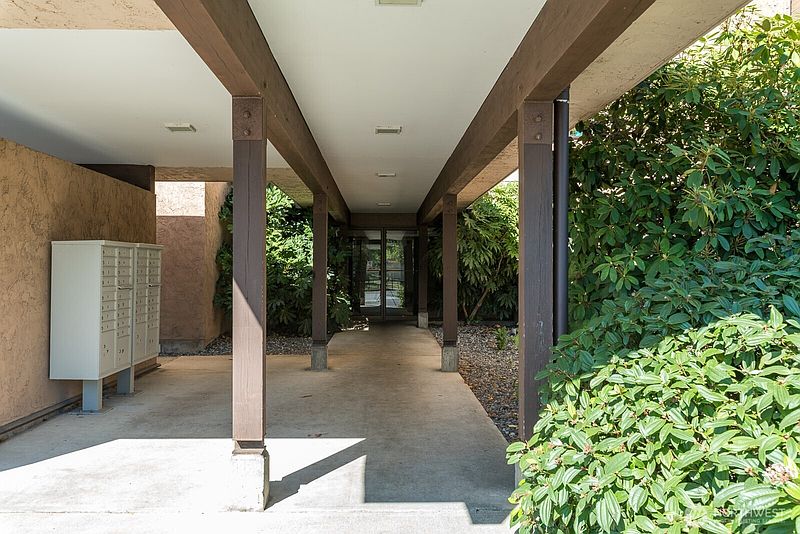 2nd image of 2021 N Laventure Road #201