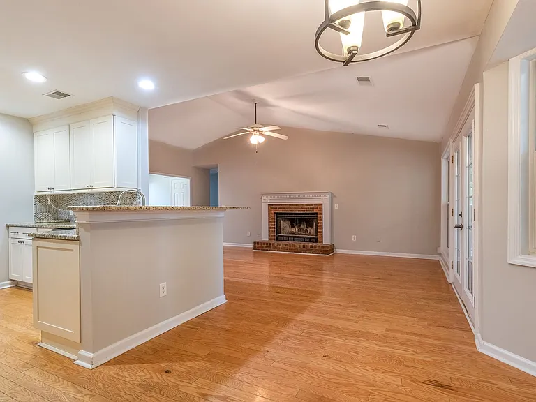 1561 Glen Erin Dr — Photo 15