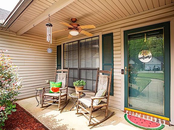 4th image of 75 Redleaf Cir