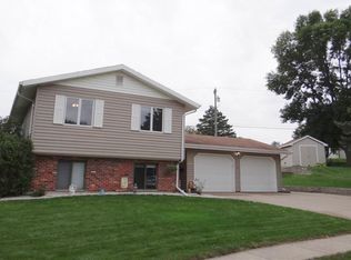646 Lee Dr, Le Mars, IA 51031
